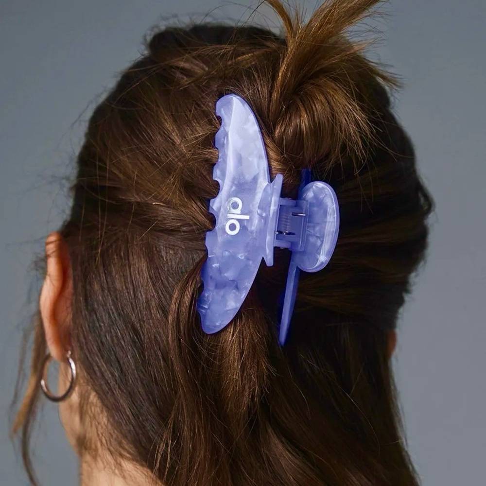 [Sold] Alo Yoga Large Jaw Hair Clip, Euphoric Purple Marble